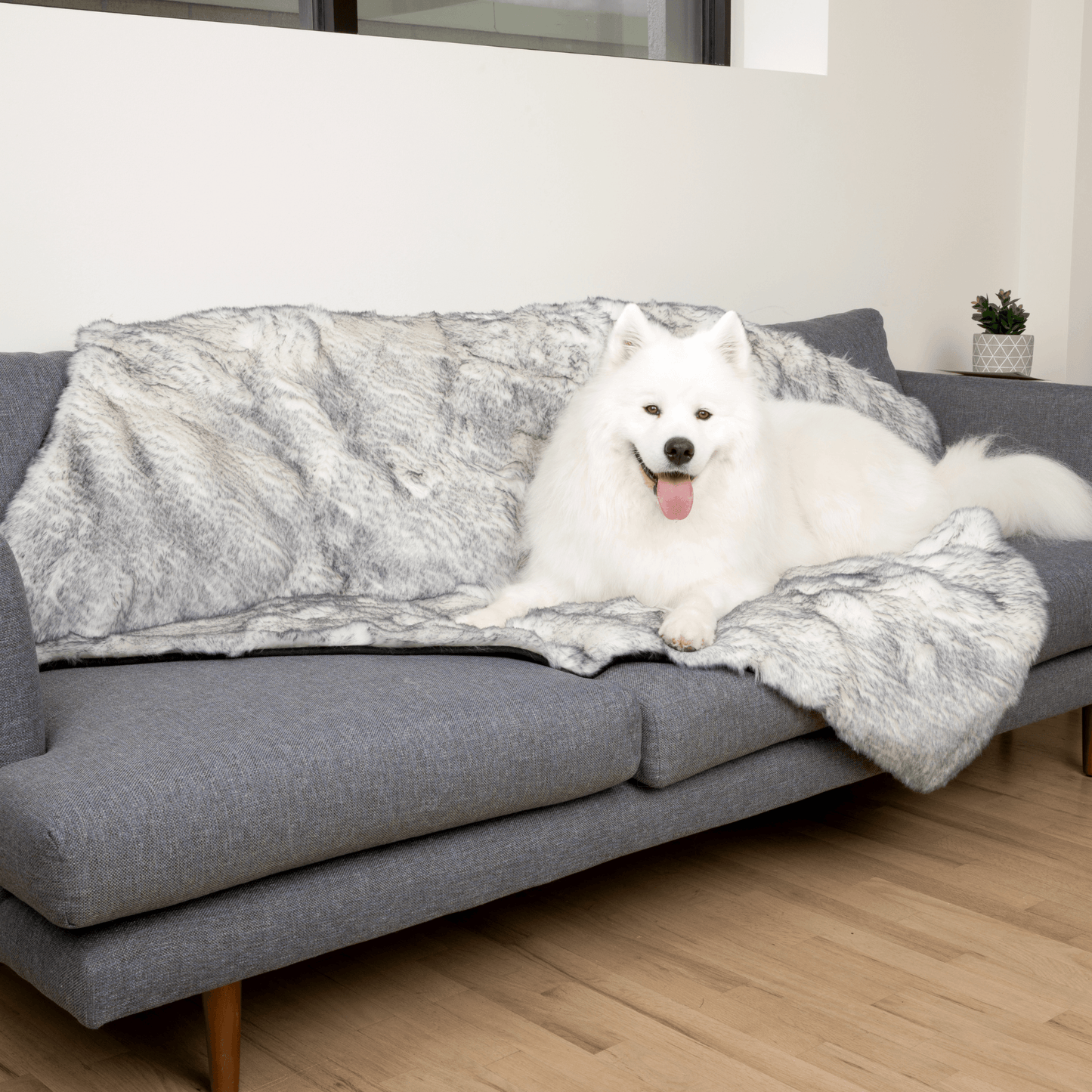 PupProtector™ Luxe Waterproof Faux Fur Blanket - Ultra Plush Arctic Fox Dog Blanket Paw