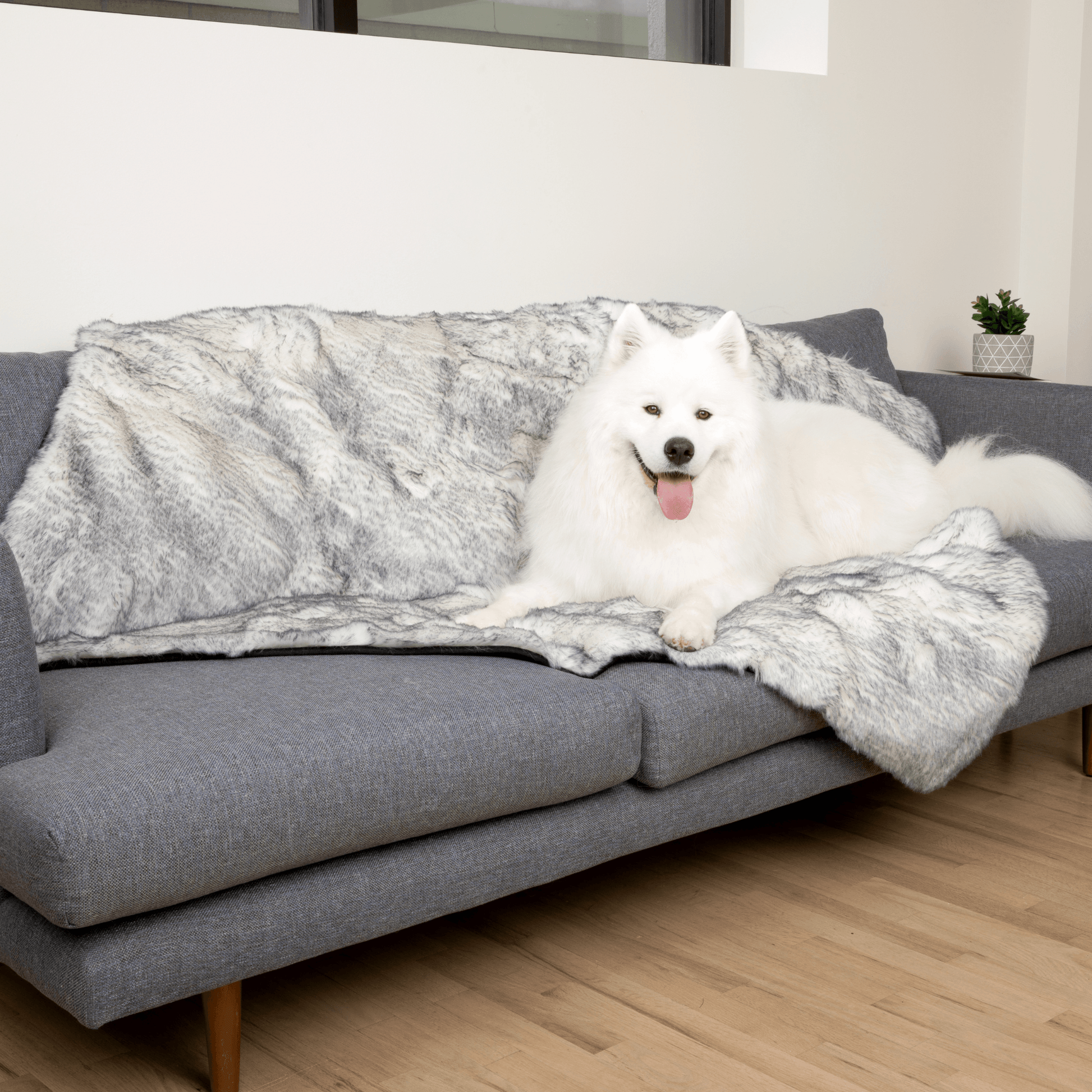 PupProtector™ Luxe Waterproof Faux Fur Blanket - Ultra Plush Arctic Fox Dog Blanket Paw