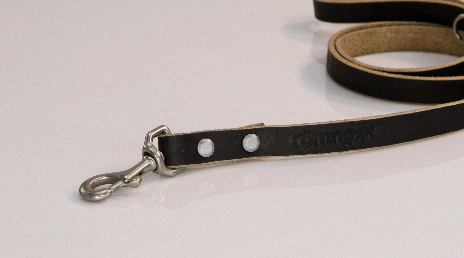 handmade leather dog leash Dog Leashes rōmng
